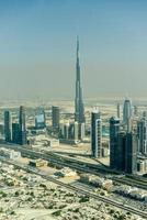 vista aérea del horizonte en dubai, emiratos árabes unidos foto