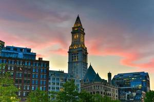 la torre custom house al atardecer en boston, massachusetts. foto