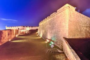 castillo san felipe del morro también conocido como fuerte san felipe del morro o castillo del morro al atardecer. es una ciudadela del siglo XVI ubicada en san juan, puerto rico. foto