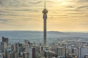 hillbrow tower - johannesburgo, sudáfrica foto