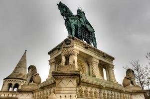 monumento de san istván - budapest, hungría foto