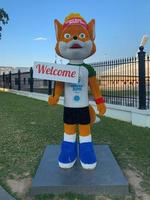 minsk, bielorrusia - 20 de julio de 2019 - maestro de los juegos europeos frente al estadio olímpico nacional dinamo. foto