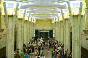 minsk, bielorrusia - 20 de julio de 2019 - estación de metro kastrychnitskaya minsk. se inauguró el 26 de junio de 1984. foto