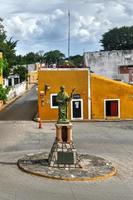 el convento amarillo de san antonio de padua en izamal, península de yucatán, méxico. foto