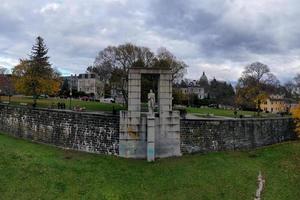 providence, rhode island - 28 de noviembre de 2020 - prospect terrace park y la estatua de roger williams en providence, rhode island, estados unidos foto