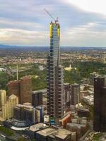 torre eureka en construcción en el corazón de melbourne, australia. foto