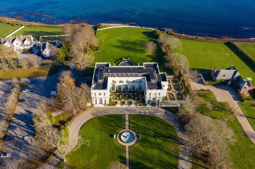 Newport, rhode island - 29 de noviembre de 2020 - vista exterior de la histórica mansión rosecliff en newport, rhode island. foto