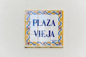 signo de plaza vieja en la habana vieja, cuba. foto