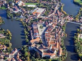 telc, vista sobre el casco antiguo, sitio del patrimonio mundial de la unesco, república checa. imágenes aéreas. foto