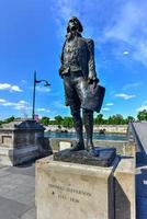 estatua de bronce de thomas jefferson cerca del jardin des tuileries y el pont solferino en parís, 2022 foto