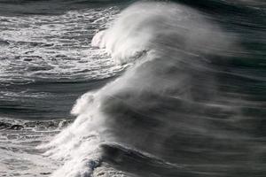 fuerte viento y tormenta en el mar mediterráneo. foto