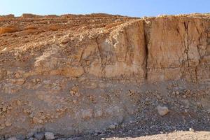 el cráter ramon es un cráter de erosión en el desierto de negev en el sur de israel. foto