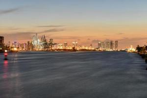 horizonte de la playa de miami - florida foto