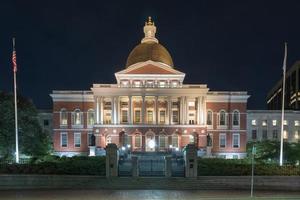 la casa del estado de massachusetts, también llamada casa del estado de massachusetts o la nueva casa del estado en boston.