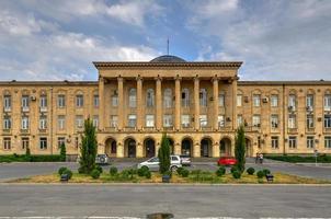 el ayuntamiento de gori en la plaza stalin en gori, georgia, 2022 foto