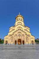 la catedral de la santísima trinidad en tbilisi, georgia foto