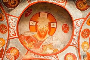 frescos dentro de la iglesia oscura, en capadocia, turquía, 2022 foto