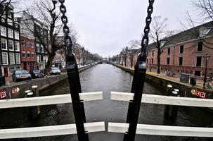 canal holandés de amsterdam foto