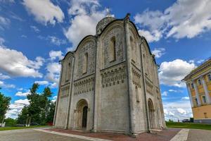 la catedral de san demetrio es una catedral en la antigua ciudad rusa de vladimir, rusia. UNESCO sitio de Patrimonio Mundial. foto