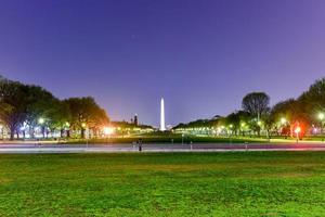 Monumento a Washington en la noche foto