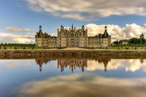 chateau de chambord, el castillo más grande del valle del loira. un sitio del patrimonio mundial de la unesco en francia. construido en el siglo xvi, ahora es propiedad del estado francés foto