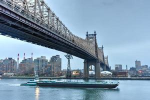 puente de queensboro desde manhattan, nueva york foto