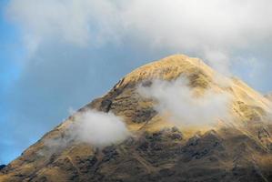 vista del camino entre cusco y machu picchu, perú foto