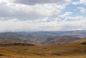 vista a lo largo de la carretera cusco-puno, perú foto