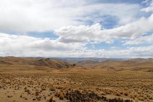 vista a lo largo de la carretera cusco-puno, perú foto