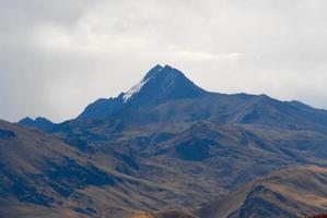 vista a lo largo de la carretera cusco-puno, perú foto