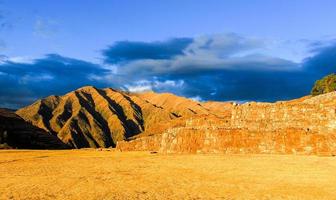 ruinas del palacio inca en chinchero, cuzco, perú foto