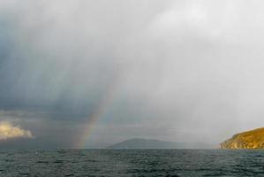 cielo tormentoso sobre el lago titicaca, perú foto