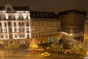 vista de la calle del centro de budapest foto