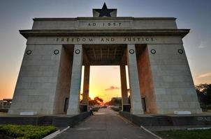 arco de la independencia, accra, ghana, 2022 foto