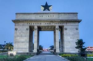 arco de la independencia, accra, ghana, 2022 foto
