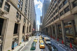 tráfico de nueva york a lo largo de la calle 42, 2022 foto