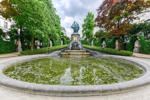 parque place du petit sablon en bruselas, bélgica foto