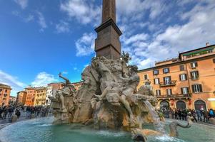 roma, italia - 23 de marzo de 2018 - fuente de cuatro ríos en piazza navona, roma, italia, europa. foto