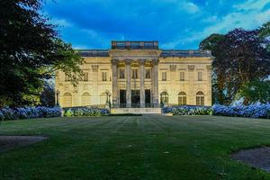 la casa de mármol en newport, rhode island. es una mansión de la edad dorada y su pórtico frente al templo es como el de la casa blanca. foto