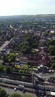 linda vista aérea da cidade de luton video