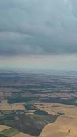 sopra il nuvole e cielo filmato. aereo Visualizza catturato con di droni telecamera video