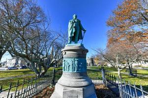 monumento al comodoro matthew c perry en touro park en newport, rhode island. foto