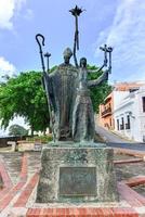 plaza de la rogativa, viejo san juan, puerto rico. la rogativa significa la procesión, que cuenta la leyenda sobre un obispo católico y sus acompañantes, 2022 foto