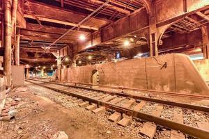 vías de tren subterráneo de la gran estación central en la ciudad de nueva york. foto