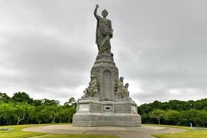 monumento nacional a los antepasados en plymouth, massachusetts, erigido por la sociedad peregrina en 1889 foto