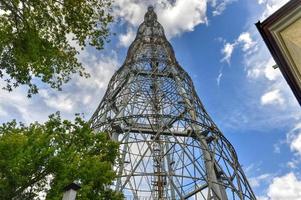 torre de radio shukhov, una torre de radiodifusión de estructura diagrid de acero independiente de 160 metros de altura derivada de la vanguardia rusa en moscú diseñada por vladimir shukhov. foto