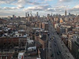 horizonte panorámico de midtown manhattan mirando al norte en la ciudad de nueva york. foto