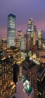 vista panorámica del centro de manhattan en la ciudad de nueva york durante el atardecer. foto