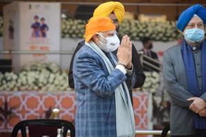 nueva delhi, india, 26 de diciembre de 2022 - primer ministro indio shri. narendra modi habla durante el programa 'veer baal diwas' en el estadio nacional major dhyan chand en nueva delhi foto