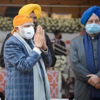 nueva delhi, india, 26 de diciembre de 2022 - primer ministro indio shri. narendra modi habla durante el programa 'veer baal diwas' en el estadio nacional major dhyan chand en nueva delhi foto